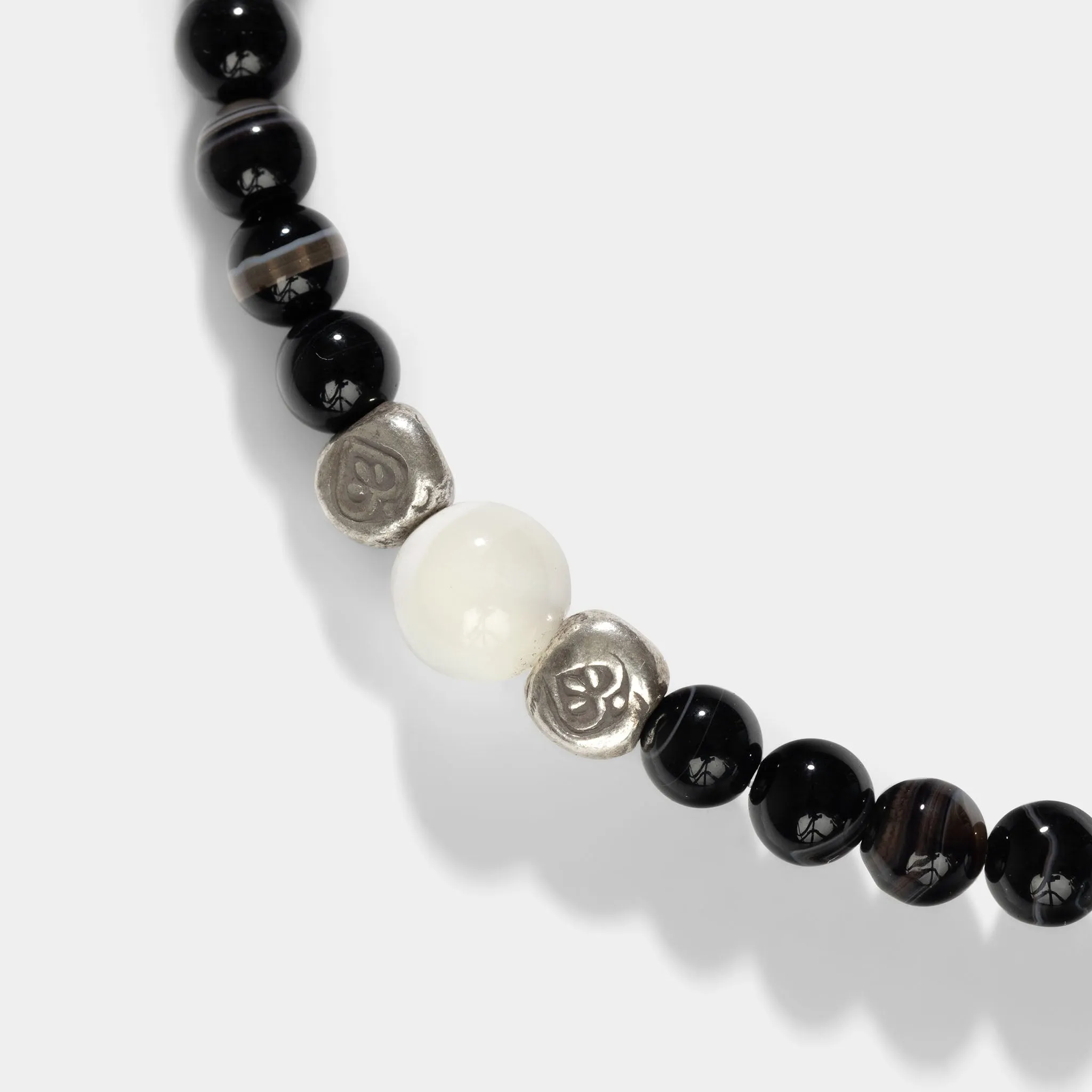 Midnight Echo - Mother of Pearl, Achat and Silver Bracelet