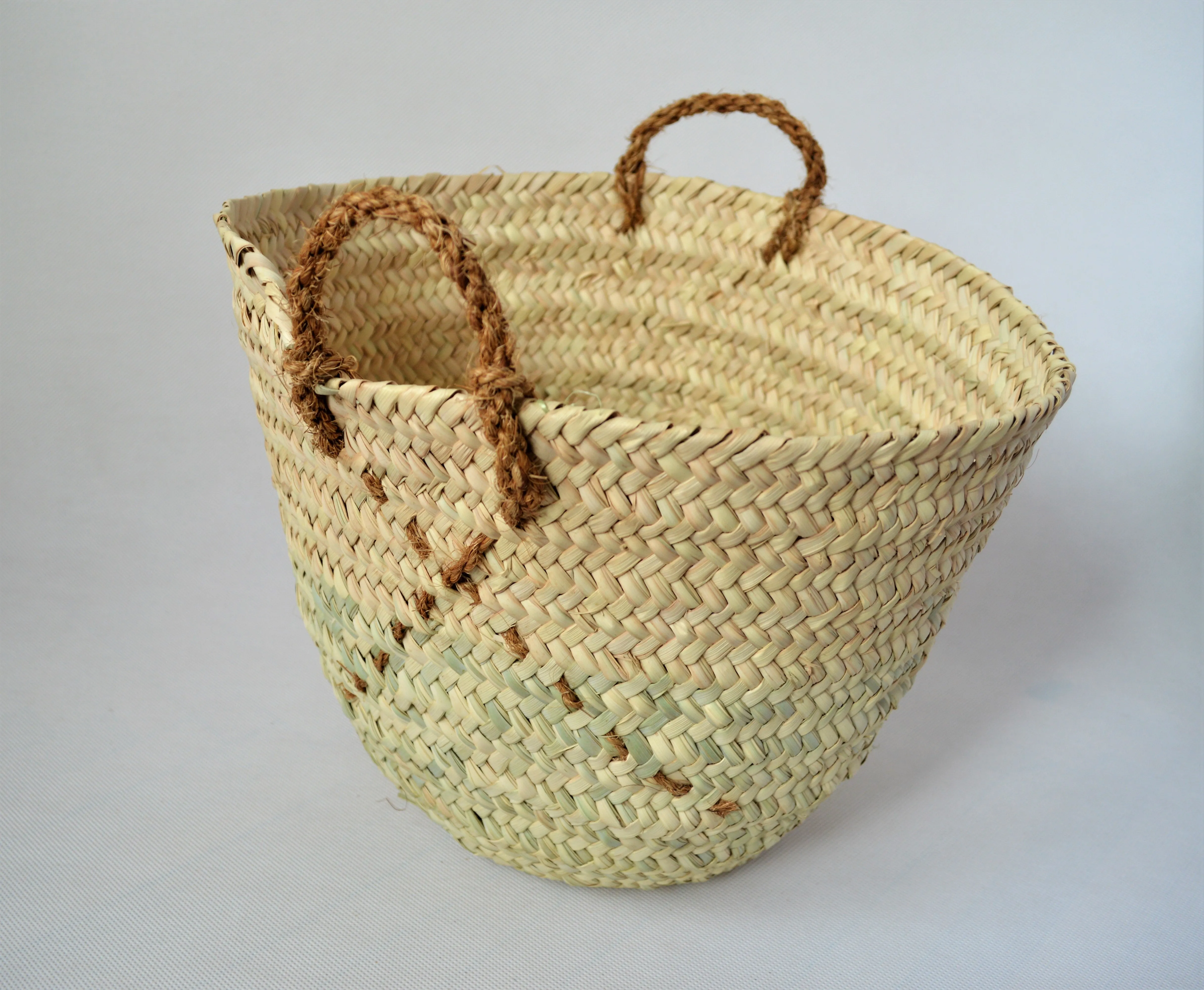 Natural palm straw basket with a strong natural handle from palm tree fibers