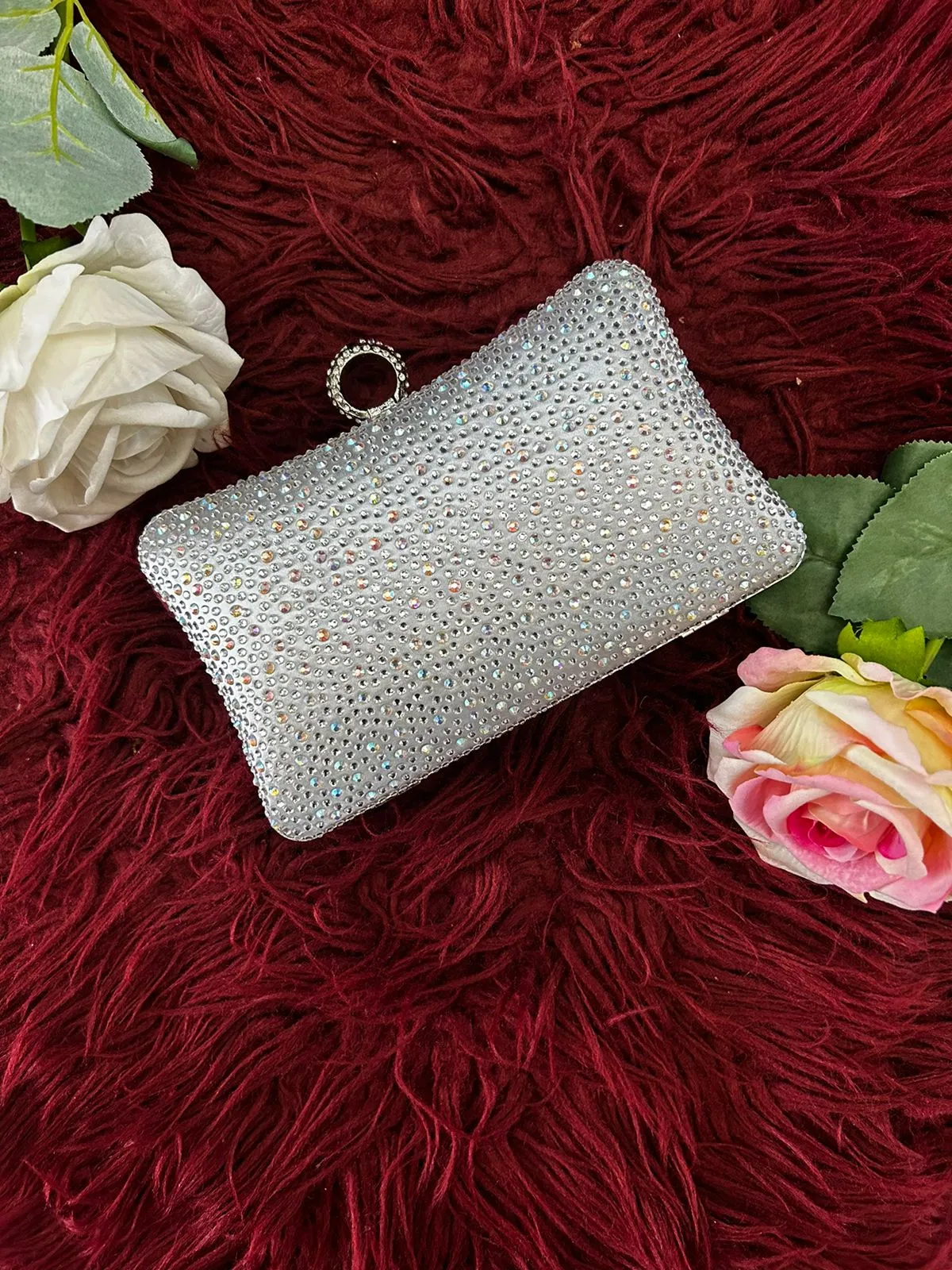 Ring head clutch bag