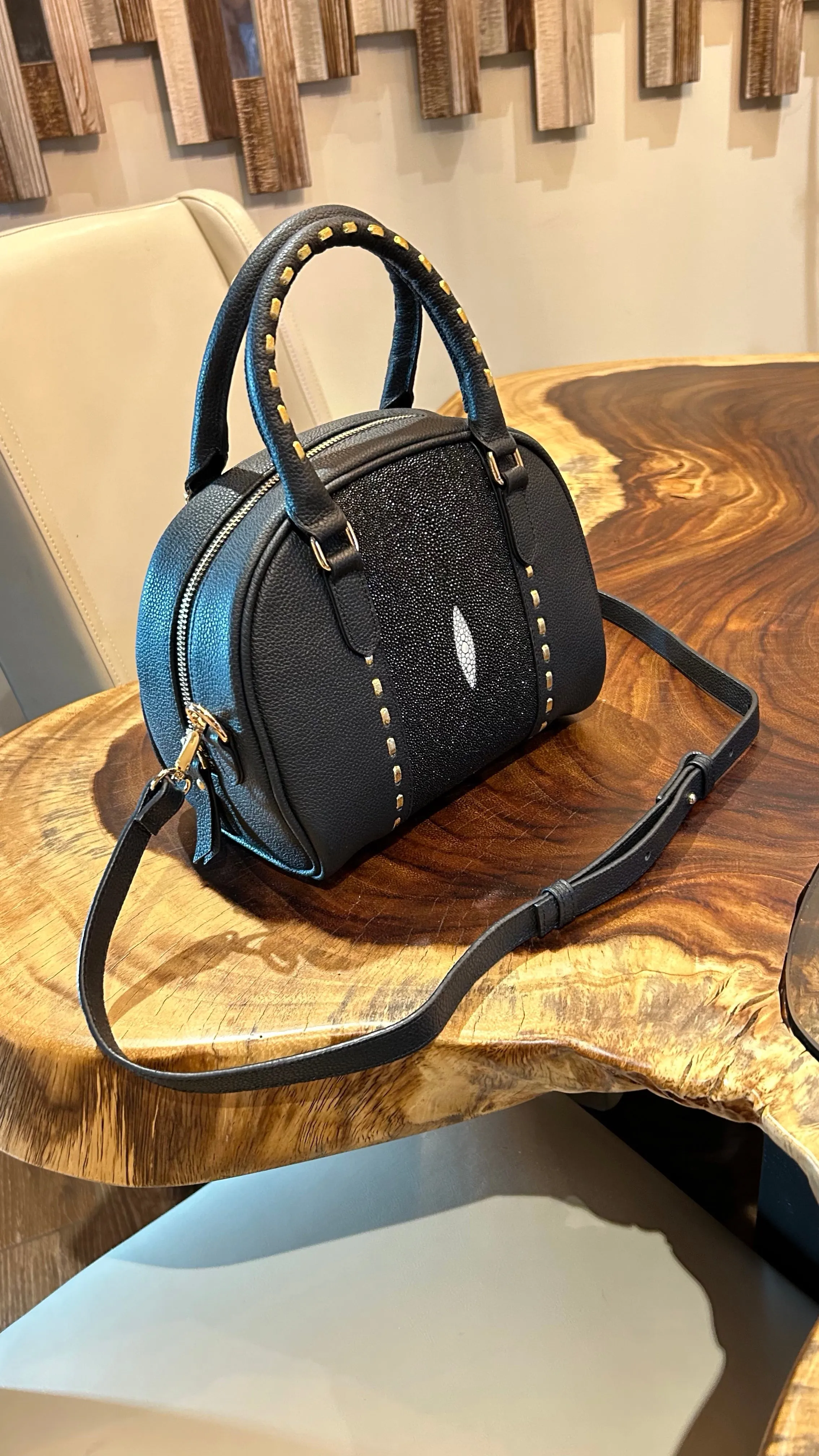 TESTALEONE Luxury Shoulder Bag. Stingray